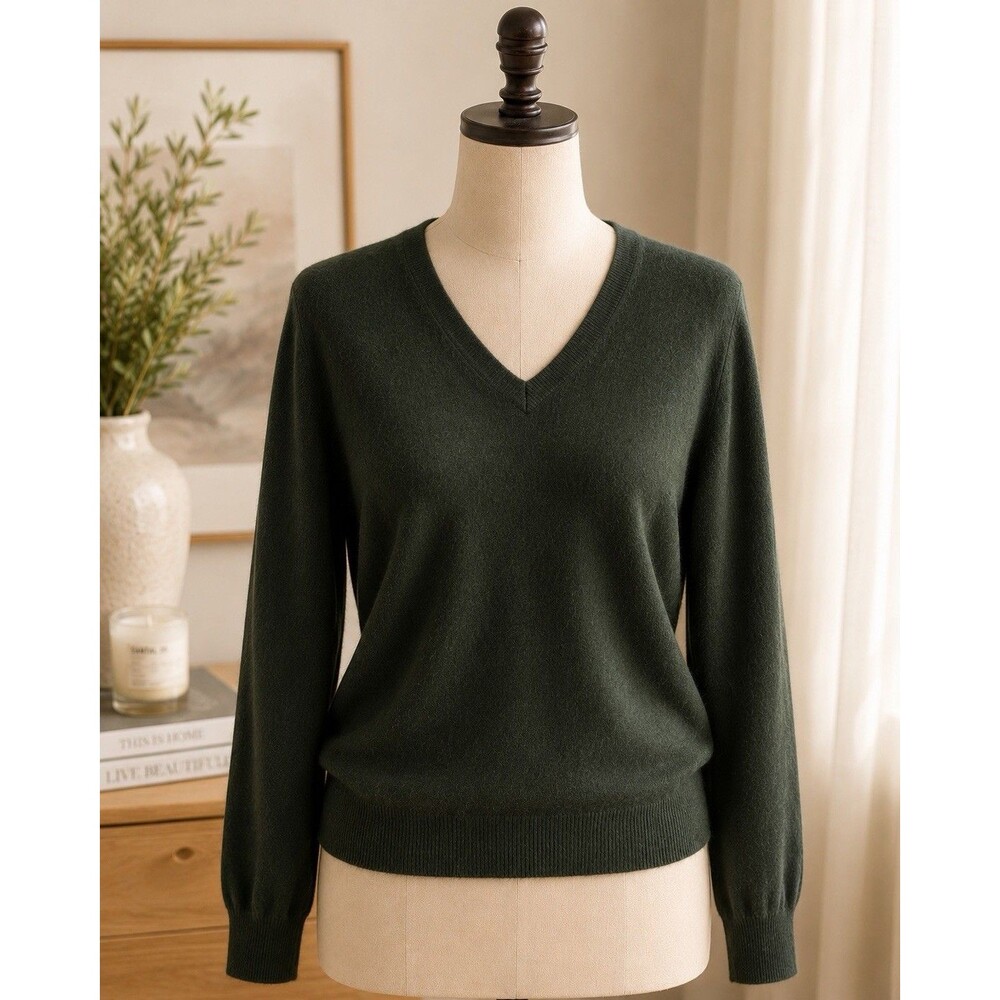 Uniqlo Womens Green Cashmere Knit V-Neck Pullover Sweater Fits Medium
